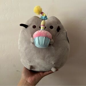 NWT gund pusheen cupcake birthday plush